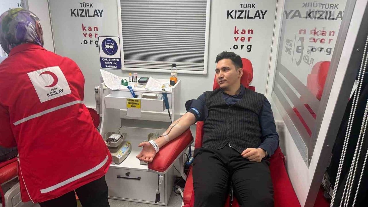 Çermik Kaymakamı Adem Karataş, Kızılay Kan Bağış Kampanyasına Katıldı
