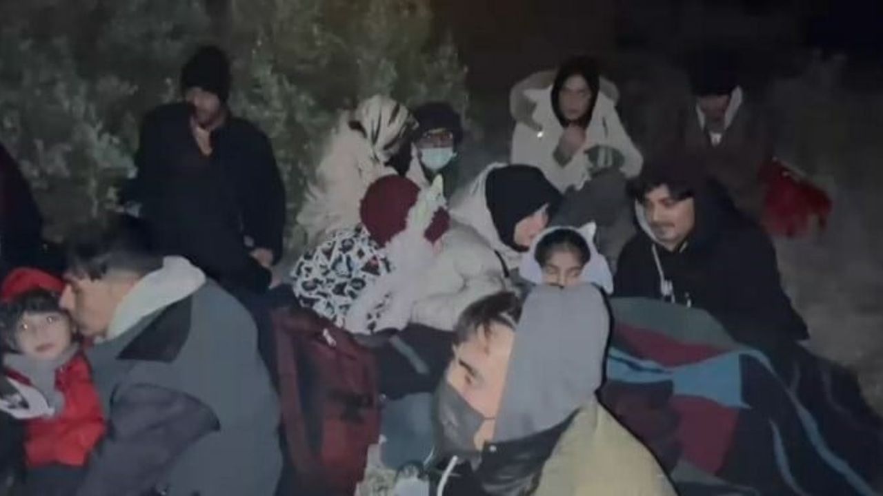 Çeşme'de Sahil Güvenlik kara operasyonunda 7'si çocuk 25 düzensiz göçmen yakalandı