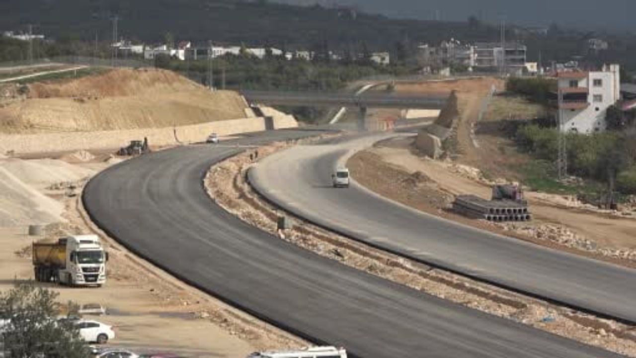 Çeşmeli-Kızkalesi Otoyolu yüzde 84 tamamlandı; Mersin-Kızkalesi ulaşımı 18 dakikaya düşecek
