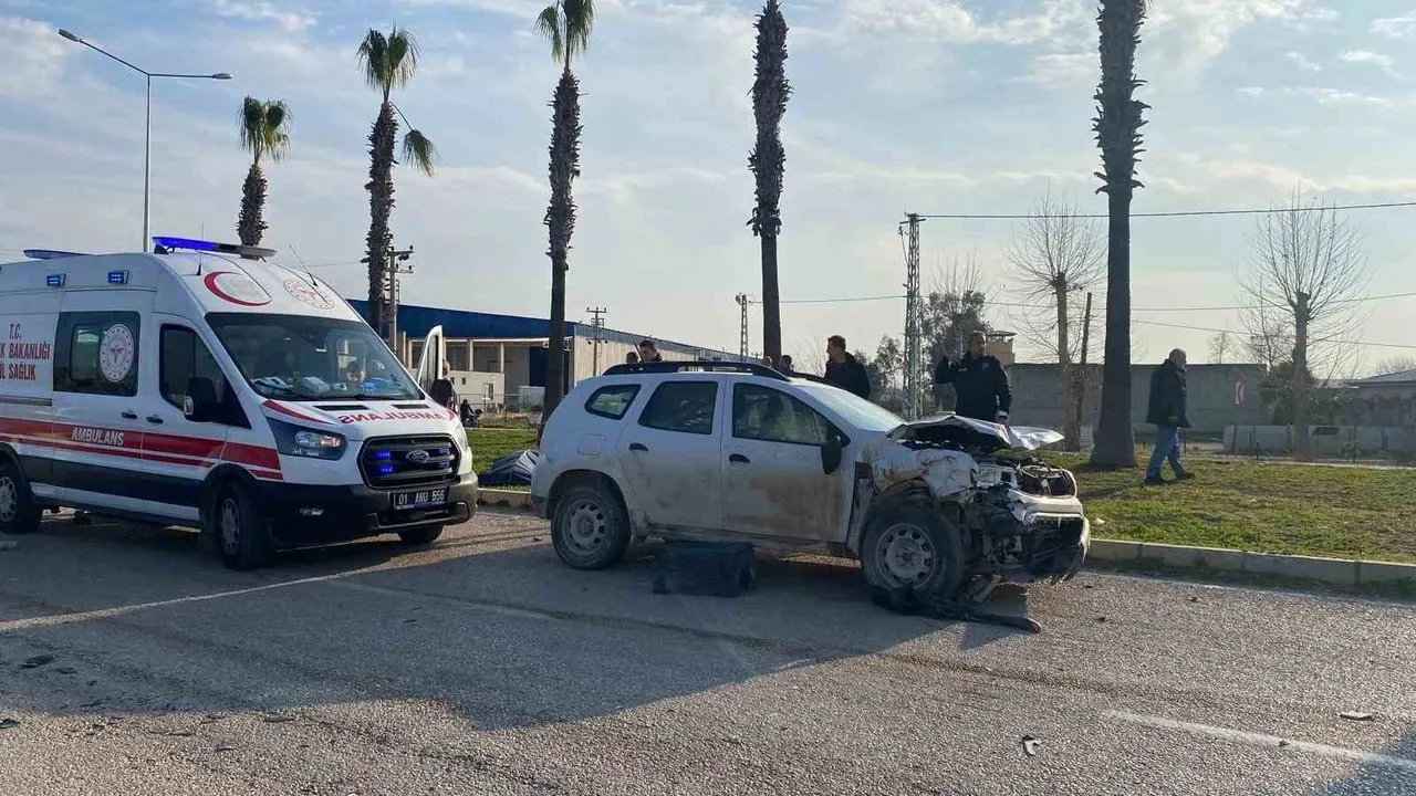 Ceyhan’da otomobil ile üç tekerlekli motosiklet çarpıştı: 1 kişi hayatını kaybetti