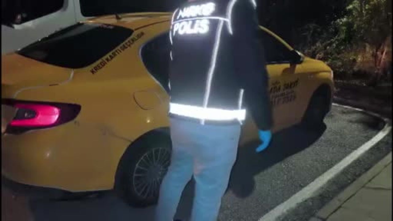 Ceyhan'da takside 1 kilo 39 gram sentetik kannabinoid ele geçirildi; 5 şüpheli tutuklandı