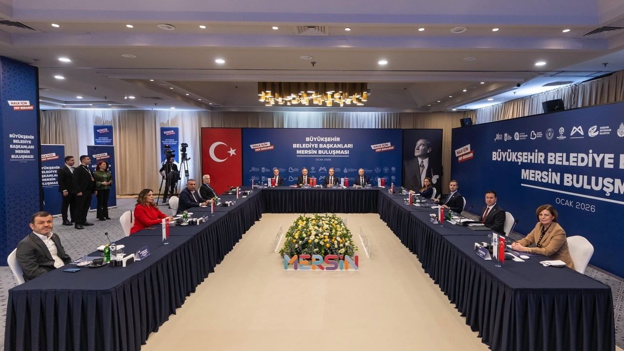 CHP'li Büyükşehir Belediye Başkanları Mersin'de 'Halk için hep beraber' toplantısında buluştu