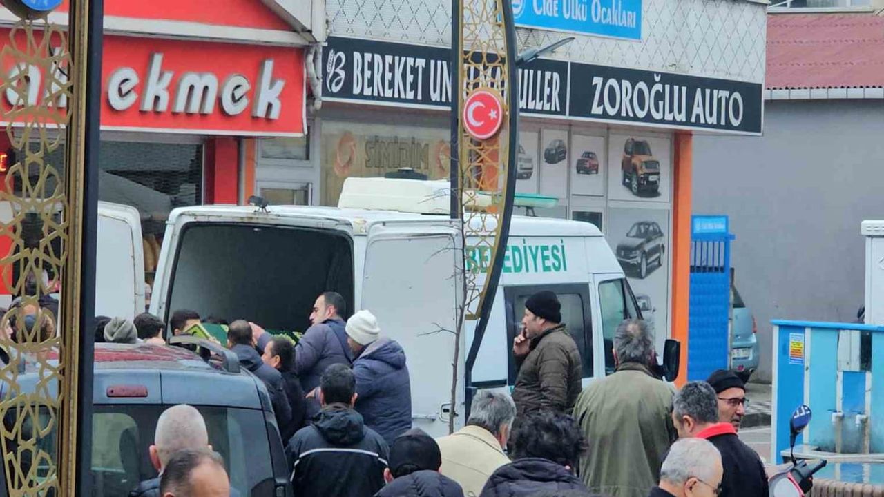 Cide'de tartışma sonucu öldürülen Eray Eriş toprağa verildi