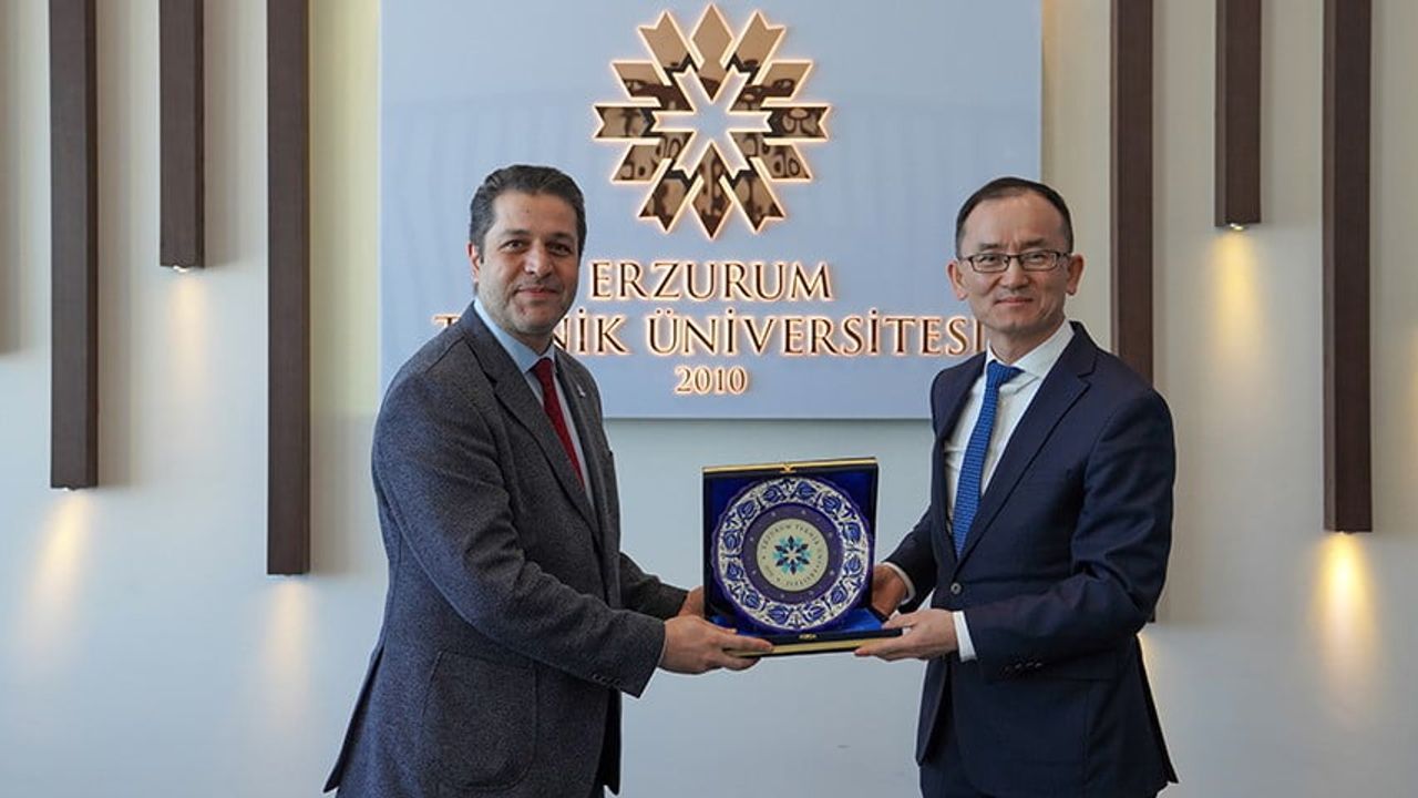 Çin Büyükelçisi Jiang Xuebin Erzurum Teknik Üniversitesi’ni Ziyaret Etti: Akademik ve Bilimsel İş Birlikleri Görüşüldü