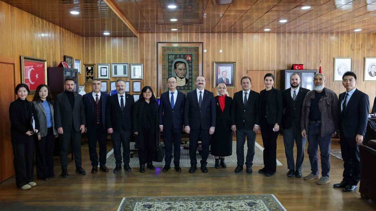 Çin Halk Cumhuriyeti Ankara Büyükelçisi Jiang Xuebin Atatürk Üniversitesi'ni Ziyaret Etti: Akademik İş Birlikleri Görüşüldü
