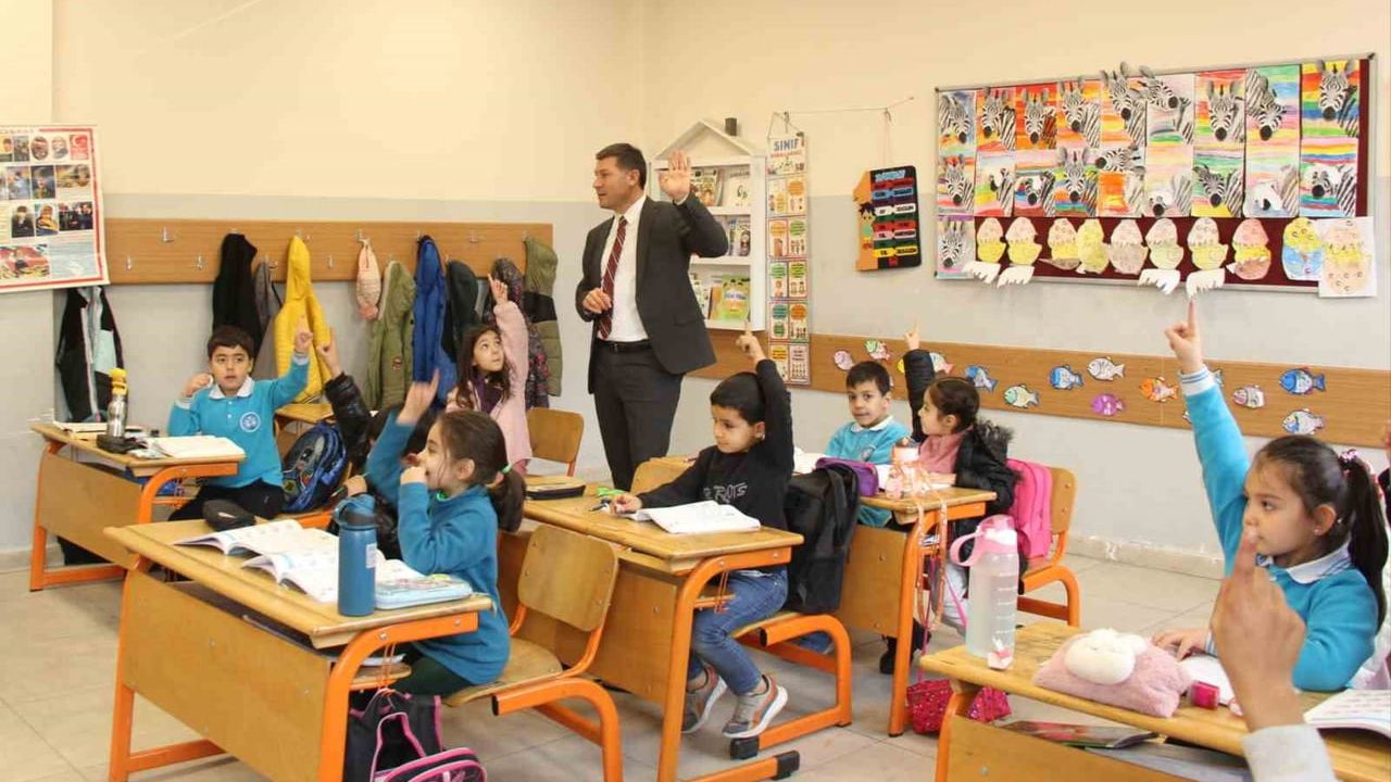 Cizre İlçe Milli Eğitim Müdürü Şahan İke okullarda incelemelerde bulundu