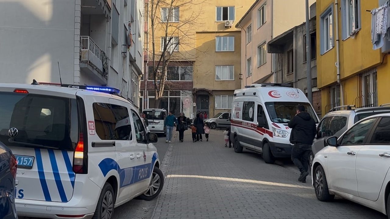 Çorlu'da 71 yaşındaki kadın evinde birikmiş giysiler arasında ölü bulundu