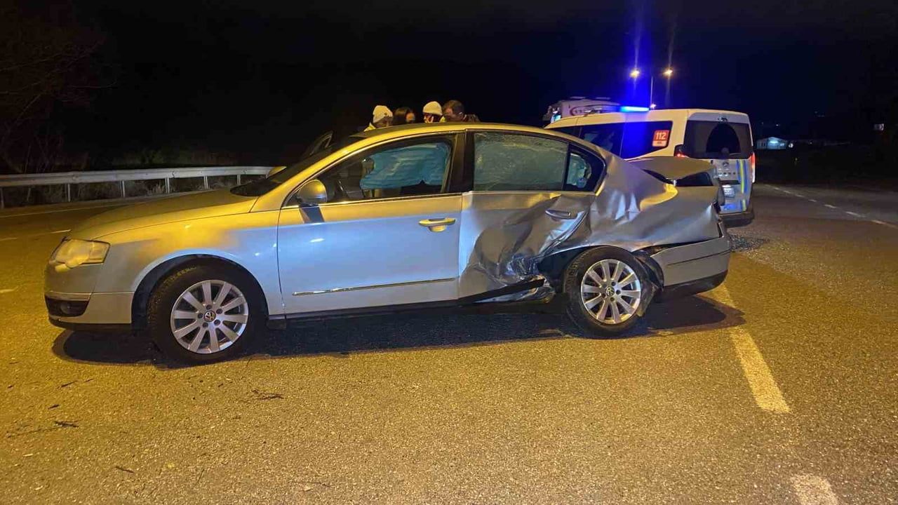 Çorum'da Çomar Barajı yol ayrımında kaza: 3'ü çocuk 5 yaralı