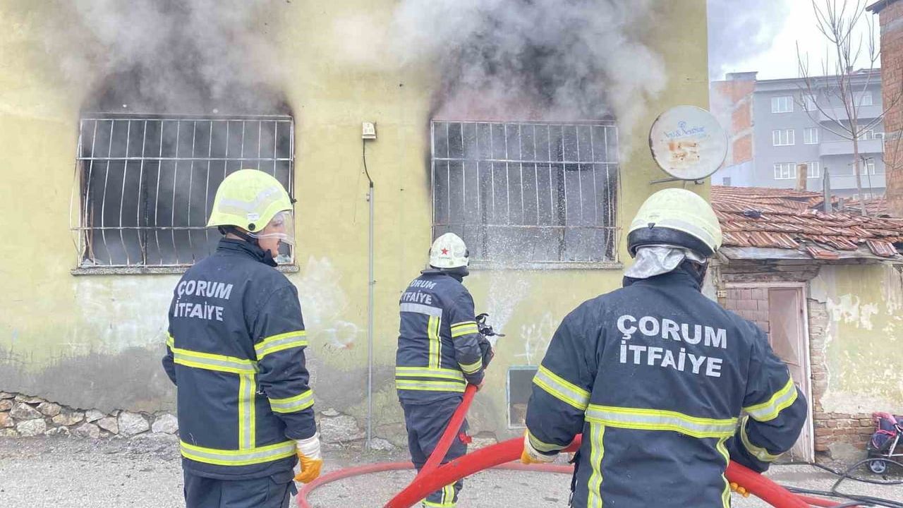 Çorum Kale Mahallesi'nde 2 katlı evde yangın: can kaybı yok, soruşturma sürüyor