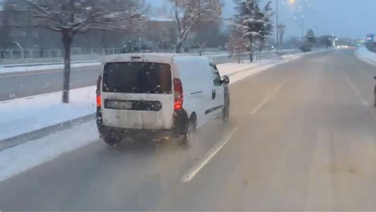 Çorum Sungurlu'da itfaiye aracına yol verilmeyen anlar cep telefonuna yansıdı