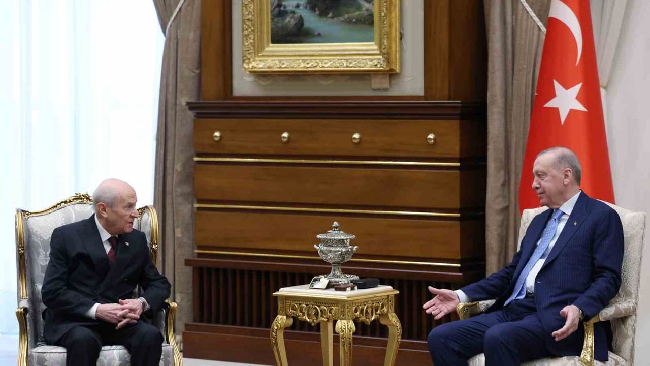 Cumhurbaşkanı Erdoğan, MHP Genel Başkanı Devlet Bahçeli ile Cumhurbaşkanlığı Külliyesi'nde Görüştü