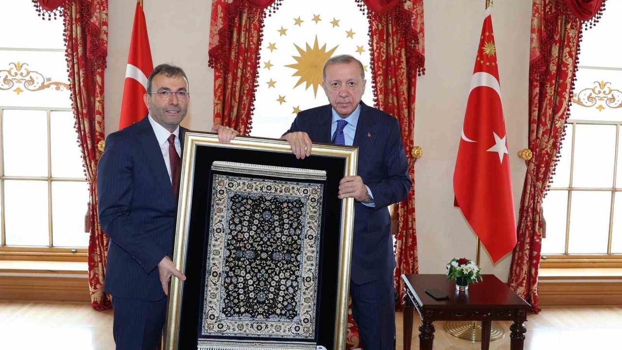 Cumhurbaşkanı Erdoğan, Pendik Belediye Başkanı Ahmet Cin’i Dolmabahçe Ofisi’nde kabul etti