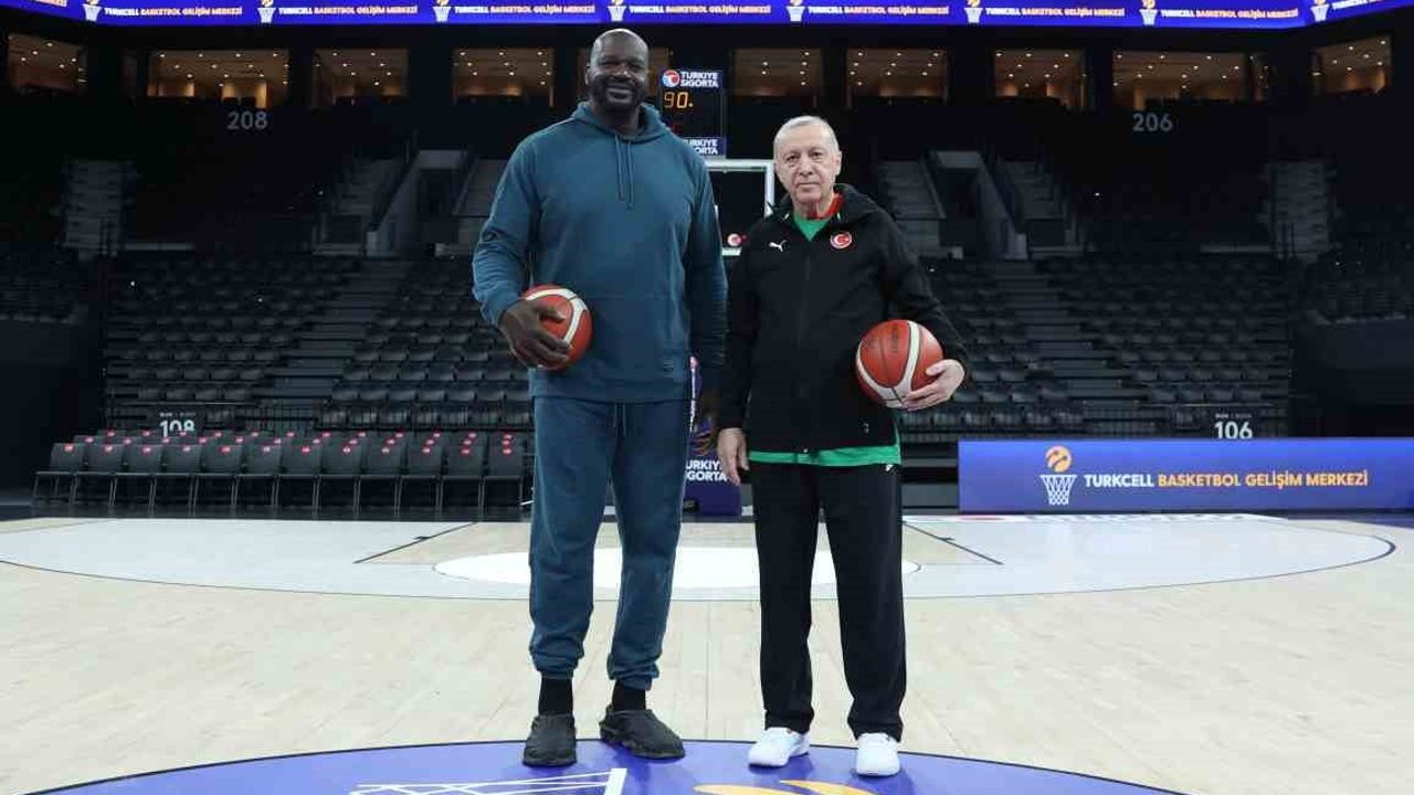 Cumhurbaşkanı Erdoğan, Shaquille O’Neal ile İstanbul'da basketbol oynadı