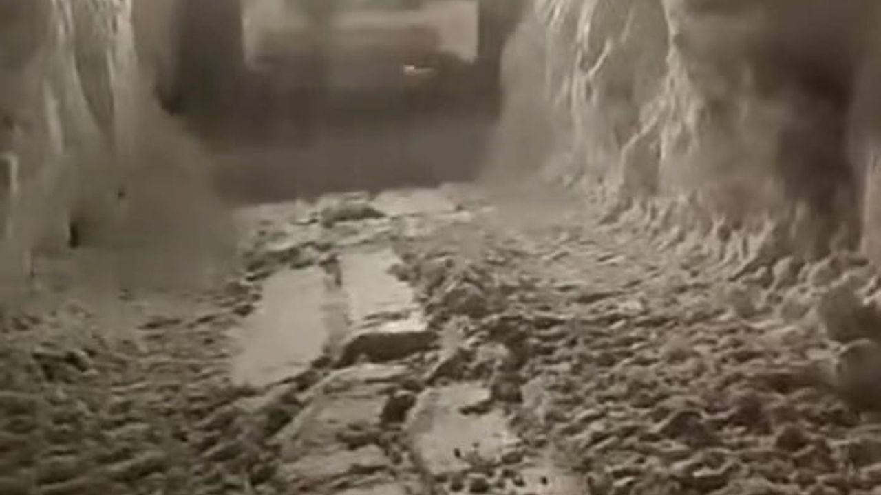 Çüngüş'te çığ nedeniyle mahsur kalan ambulans kurtarıldı; hasta hastaneye ulaştırıldı