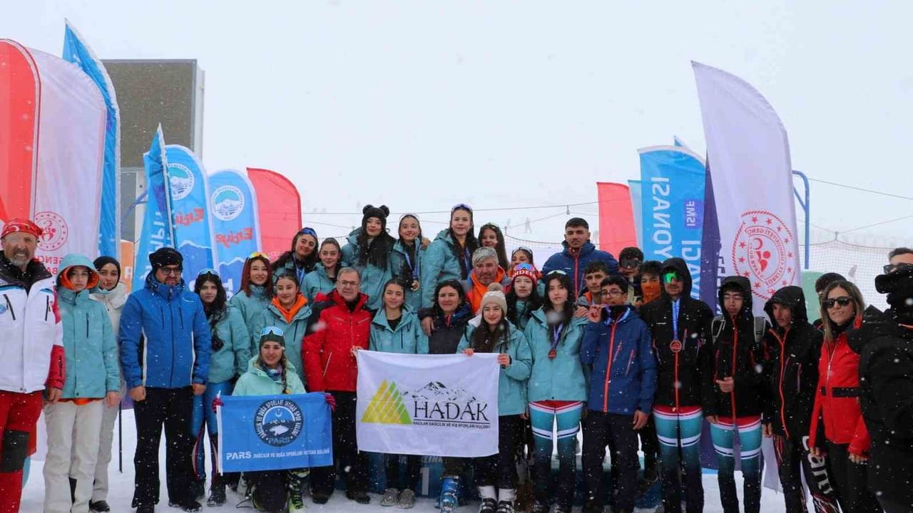 Dağ Kayağı Gençler-Büyükler Türkiye Şampiyonası Erciyes’te tamamlandı