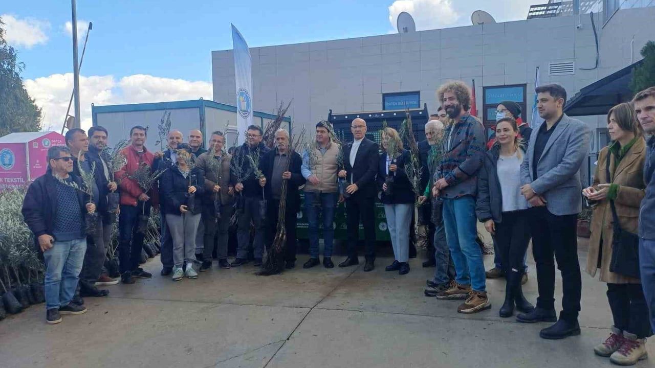 Datça'da 'Her Kapıda Bir Fidan' ile 3 bin fidan üreticilere dağıtıldı