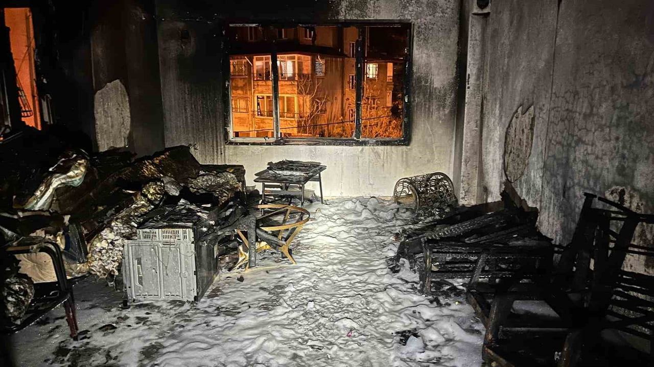 Defne Harbiye'de boş apartman dairesi yandı; eşyalar kullanılamaz hale geldi