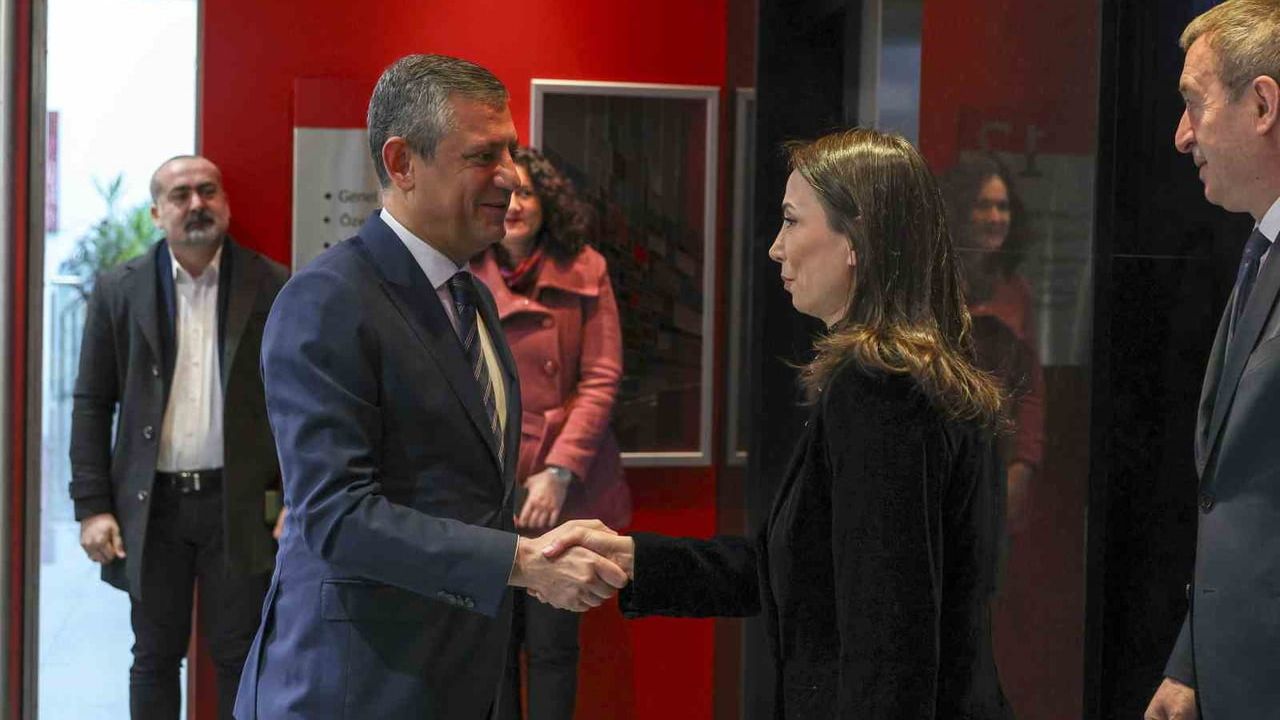 DEM Parti Heyeti CHP Genel Merkezi’ni Ziyaret Etti: Özgür Özel ile Görüşme