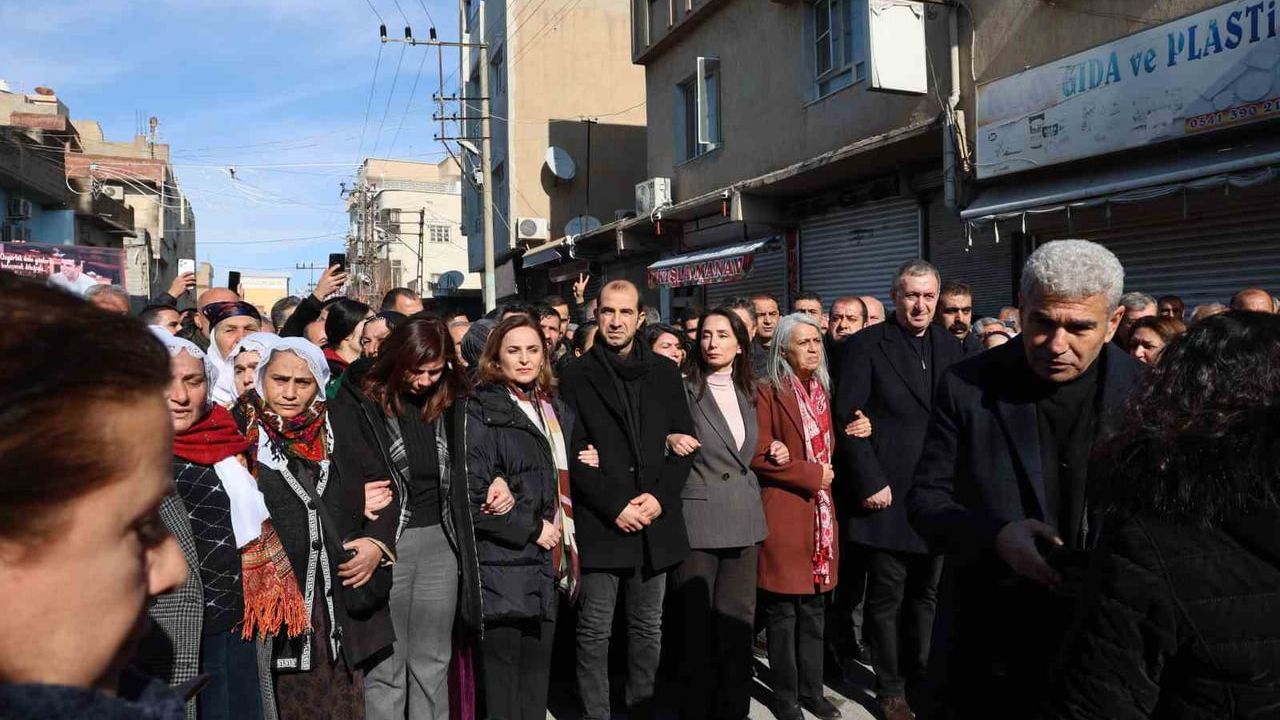 DEM Parti Meclis Grubu Nusaybin'de toplandı; Suriye'deki gelişmeler protesto edildi