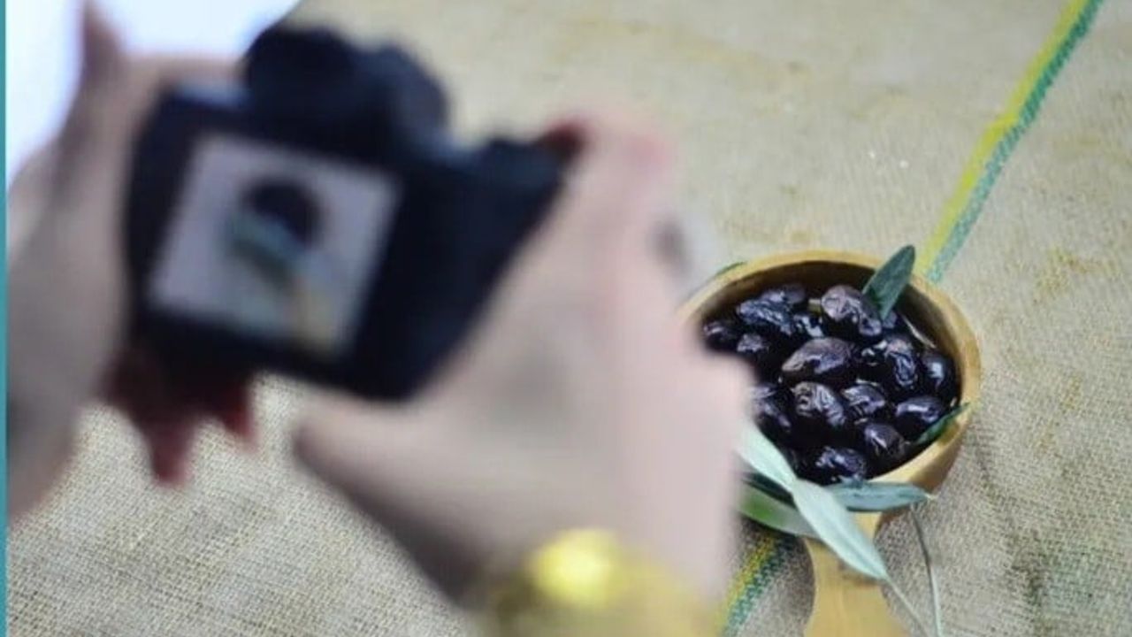 Denetimli Serbestlik Kursiyerleri Manisa'nın Zeytin ve Mesir Macununu Fotoğrafladı