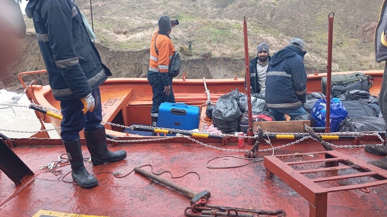 Denizcilik Genel Müdürlüğü: Happy Aras'taki 3'ü Türk 11 mürettebat emniyetle tahliye edildi