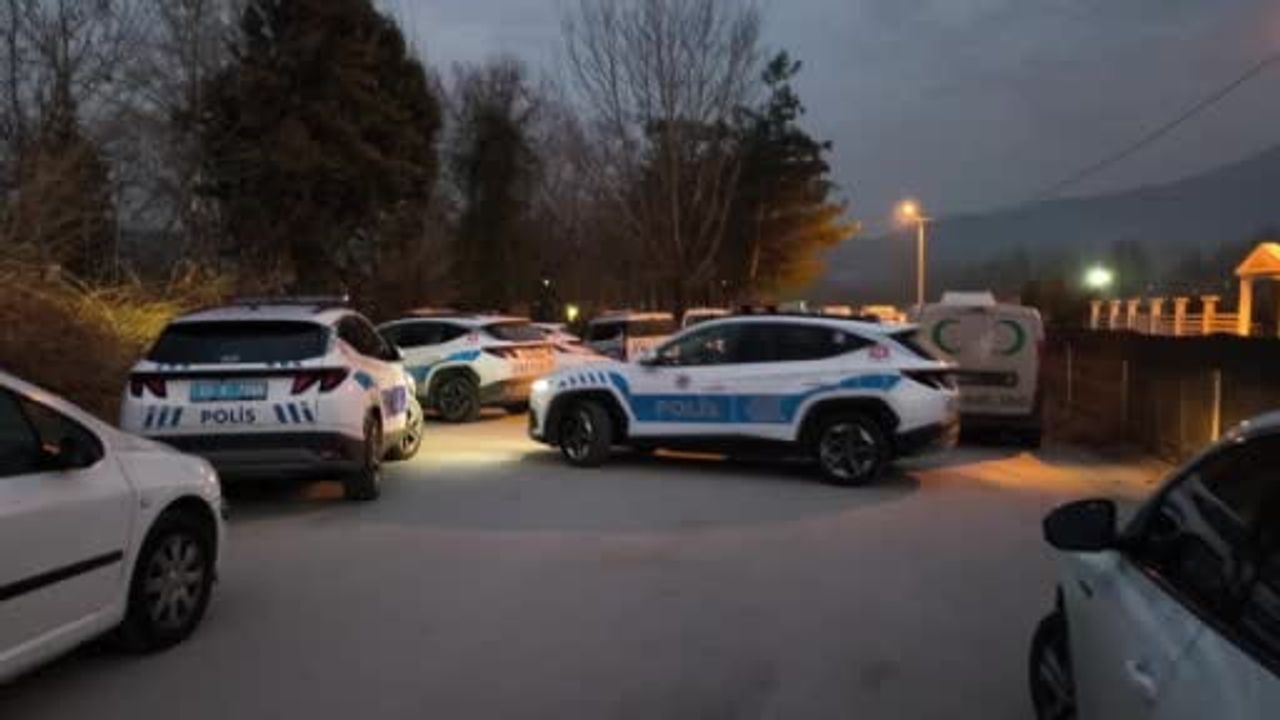 Denizli'de Çarşı ve Mahalle Bekçisi Otomobilinde Silahla Ölü Bulundu