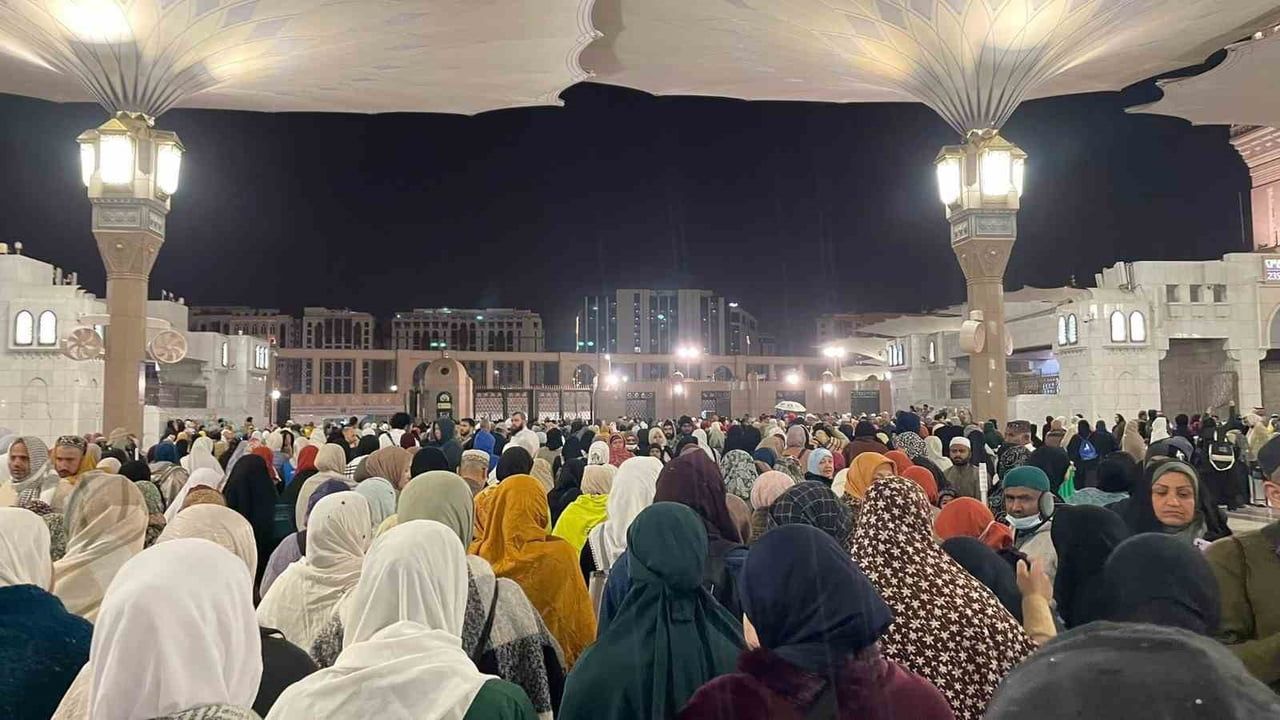 Denizlili kadın umreciler Medine'de Ravza-i Mutahhara'yı ziyaret etti