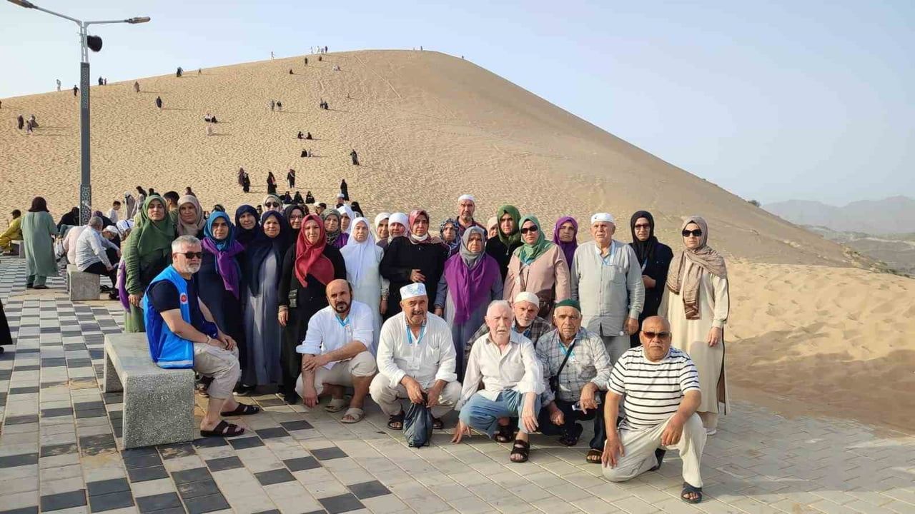 Denizlili Umreciler Bedir Şehitliği ve Melekler Tepesini Ziyaret Etti