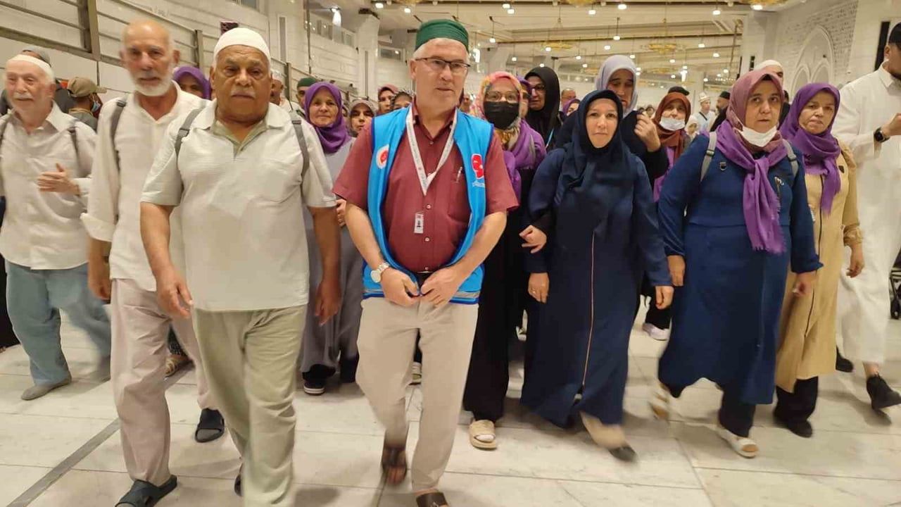 Denizlili umreciler Kâbe'de son tavaflarında duygusal veda