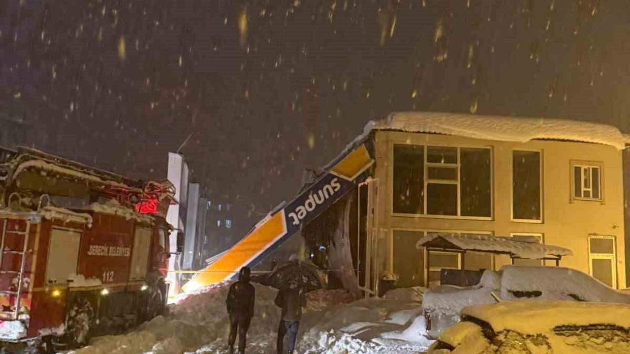 Derecik'te akaryakıt istasyonu çatısı çöktü: 7 kişi yaralandı