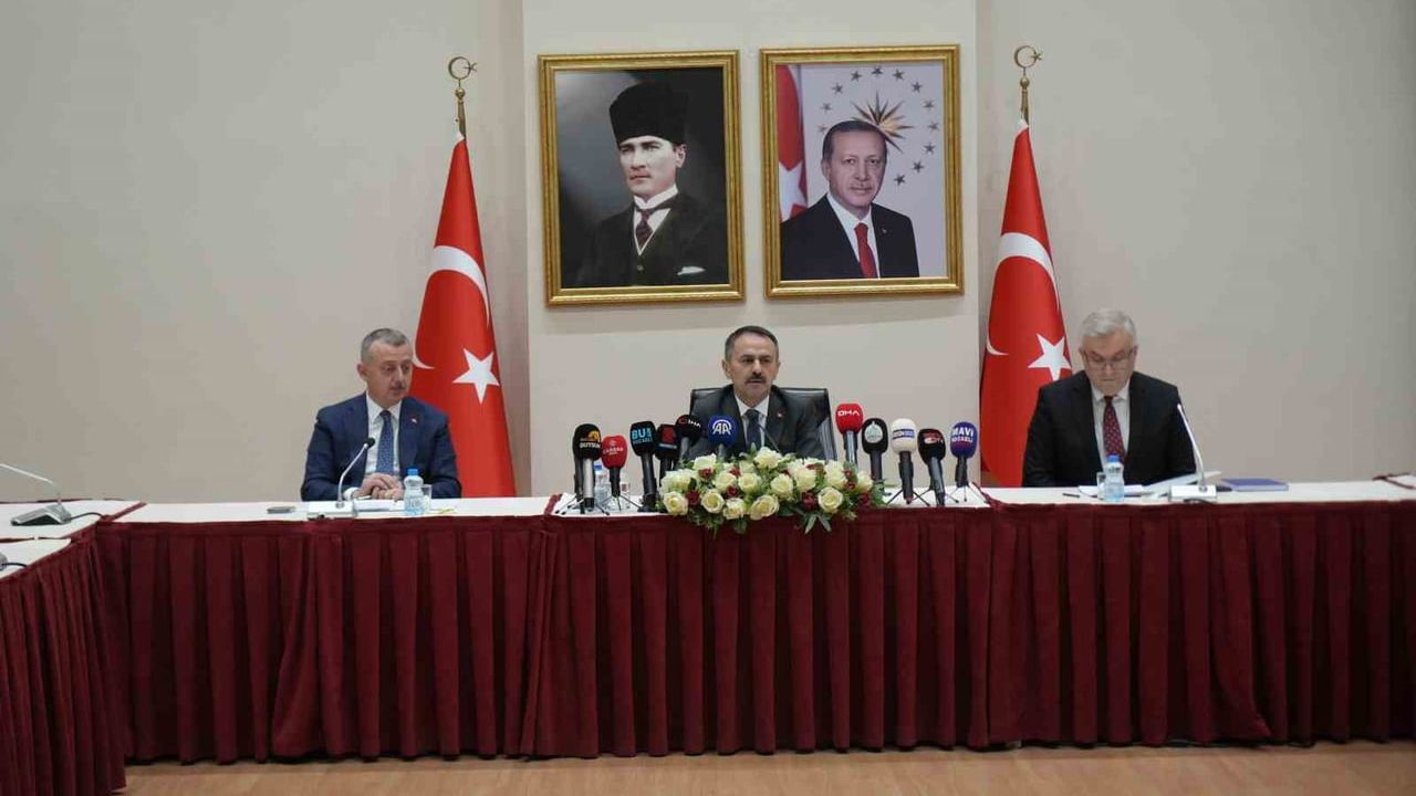 Derince Eğitim ve Araştırma Hastanesi'nde A, B ve B1 Blokları Tahliye Edilip Yıkılacak; 120 Yataklı Acil Durum Hastanesi İnşa Edilecek