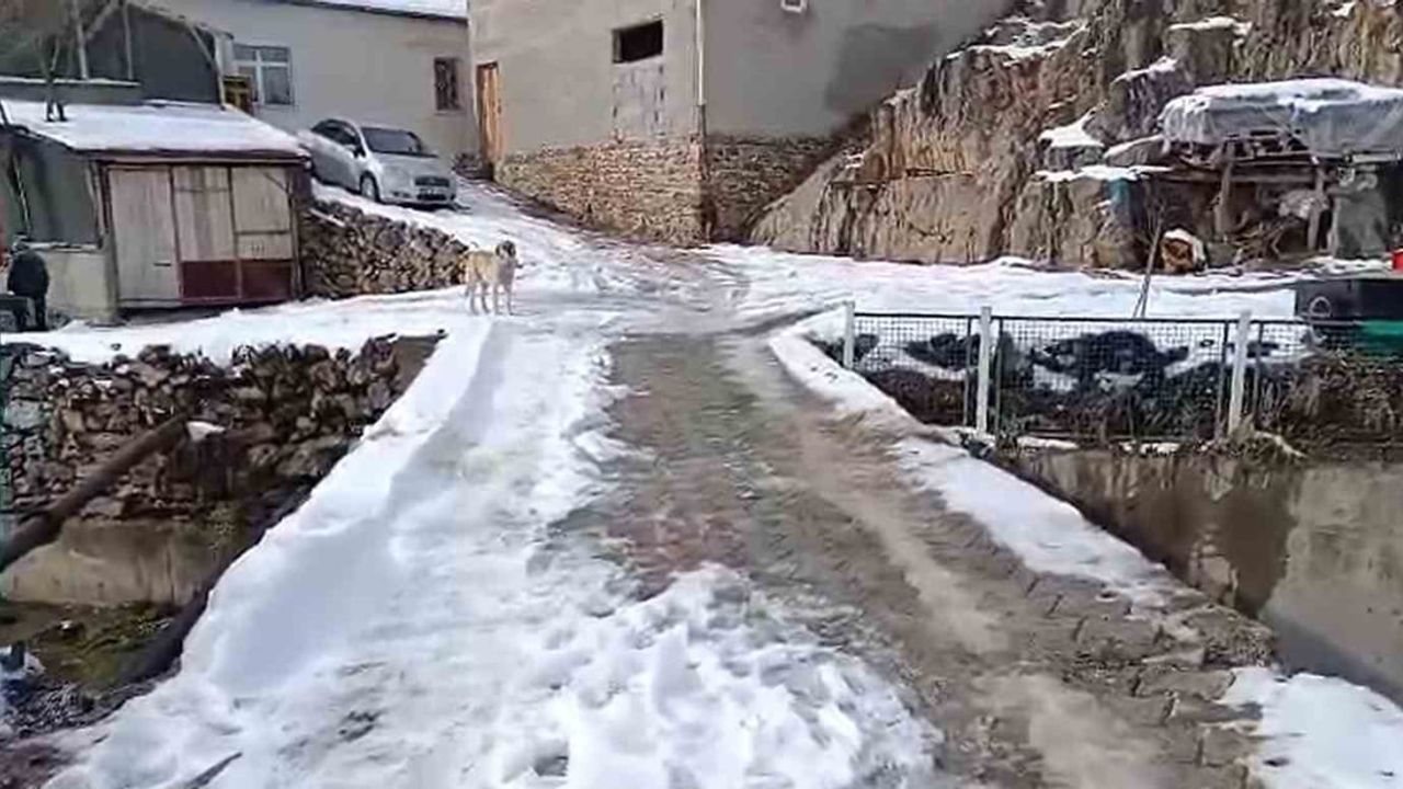 Develi Sarıkaya Mahallesi'nde korkuluksuz köprü mahalleliyi tedirgin ediyor