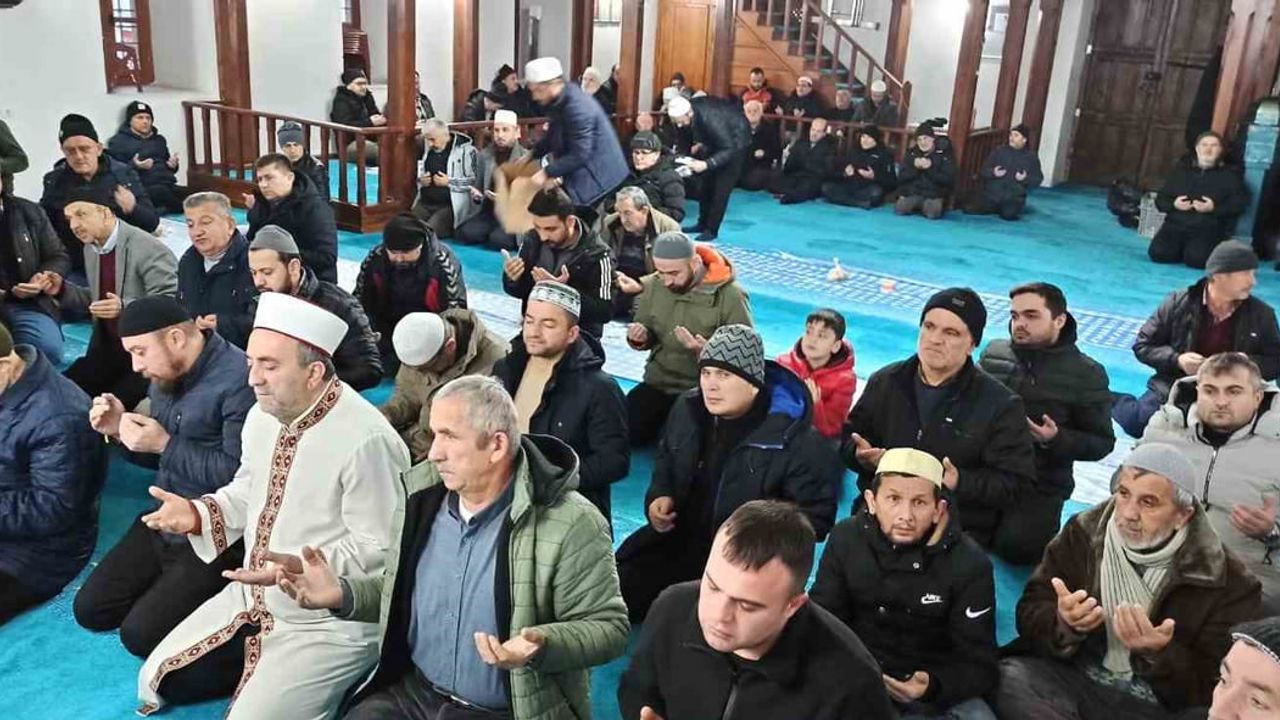 Devrek'te yılın ilk sabah namazı Merkez İbrahim Ağa Camide kılındı