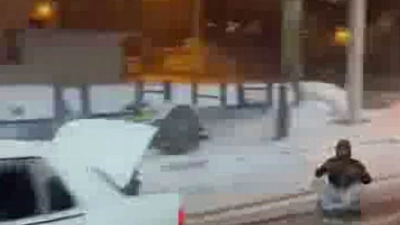 Dicle'de genç, otomobilin arkasına bağladığı lastikle karda kaydı