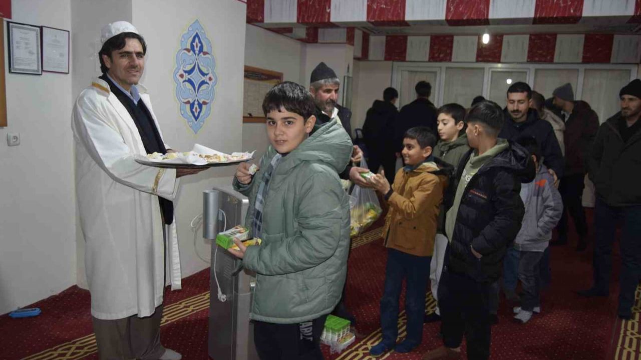 Dicle'de Miraç Kandili Özdoğru Camisi'nde dualarla idrak edildi
