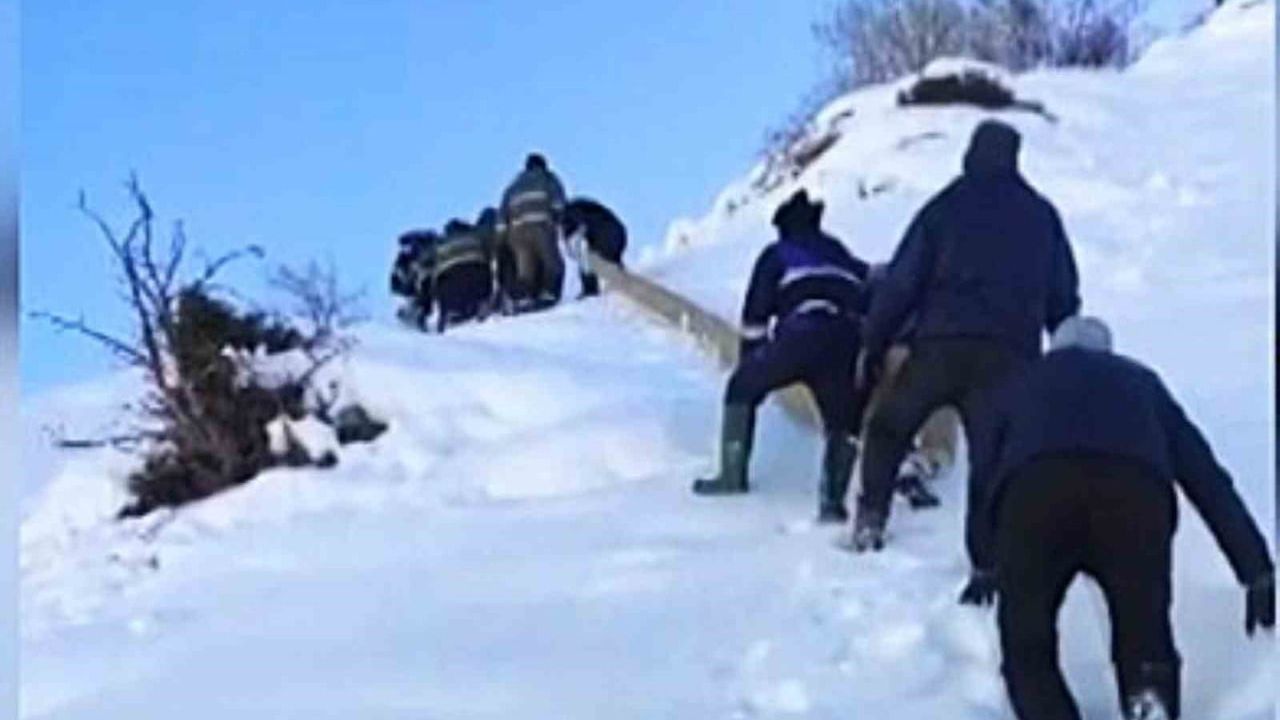 Dicle Elektrik, Çüngüş’te kar yağışının 1 metreyi aştığı bölgelerde enerji arzını sağladı