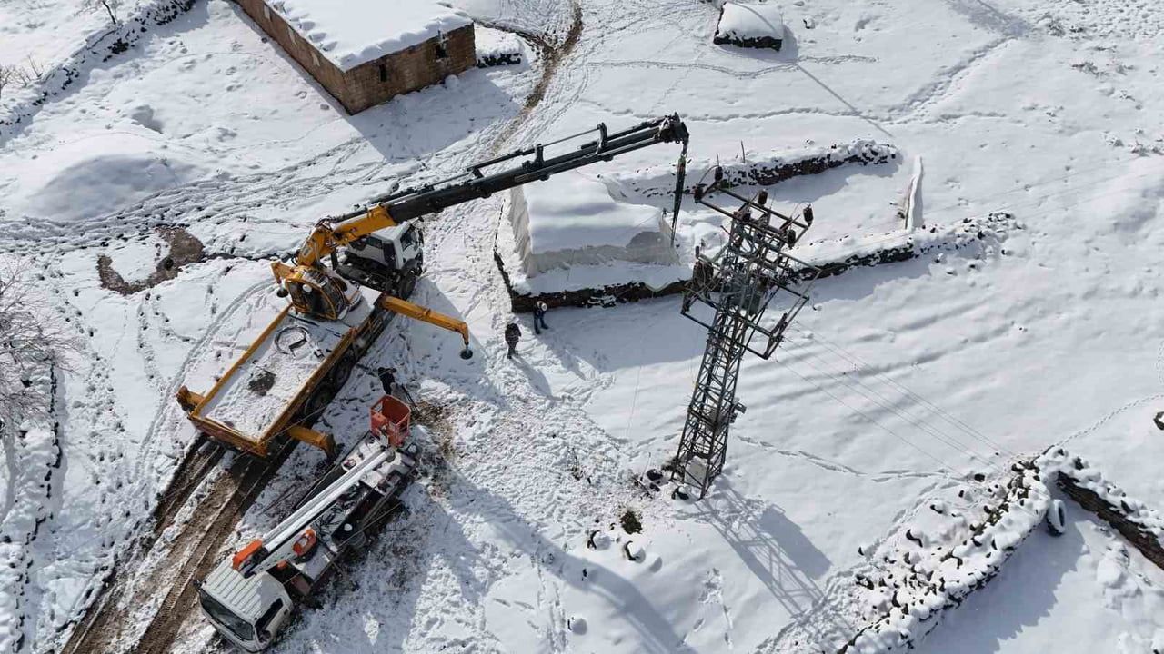 Dicle Elektrik, Diyarbakır'da yoğun kar yağışına rağmen enerji tedarikini sürdürüyor