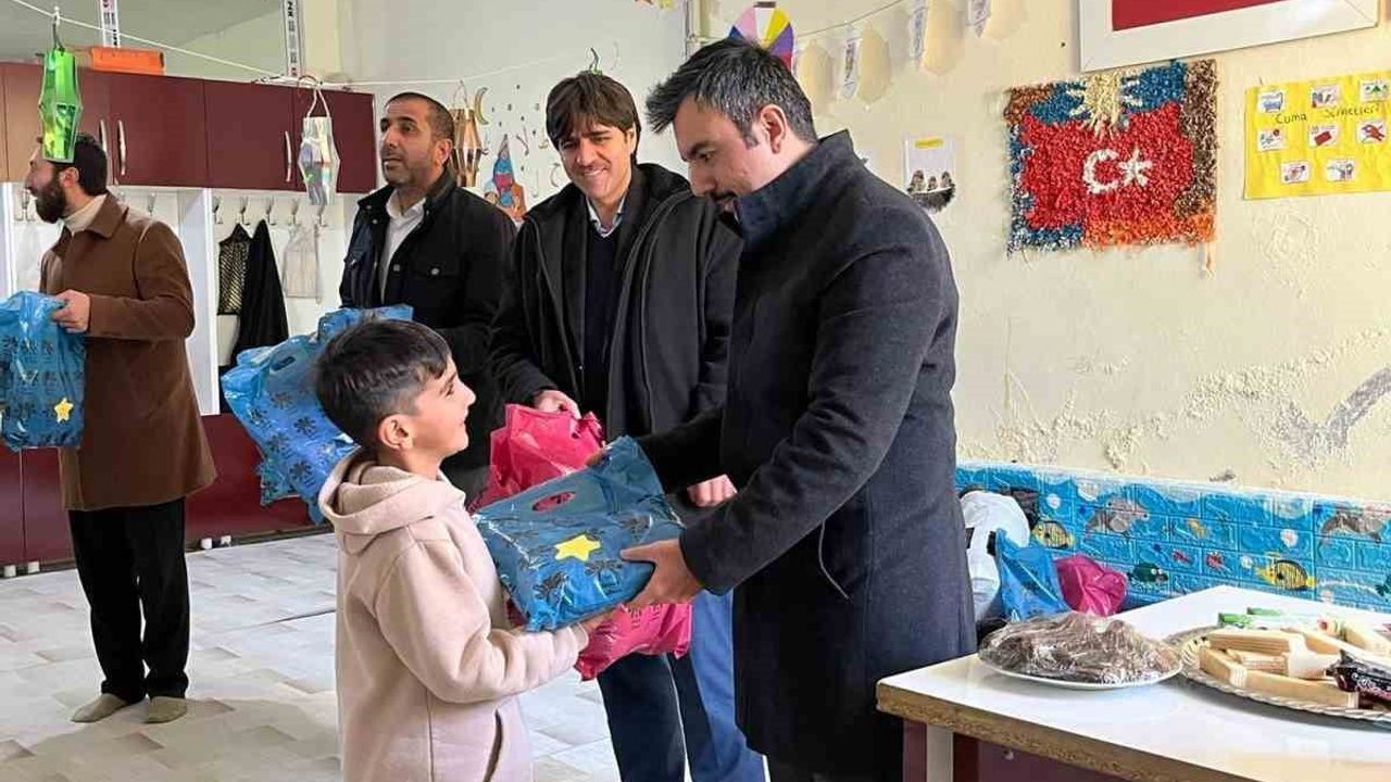 Dicle Kaymakamı Mustafa Atış, Merkez Yeni Cami Kur’an Kursu Öğrencileriyle Buluştu