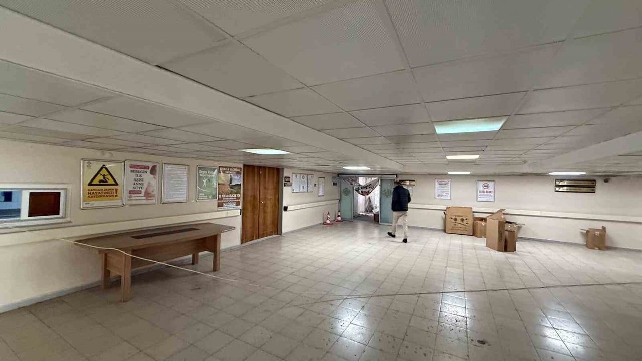 Dicle Üniversitesi Polikliniklerindeki yangın itfaiye tarafından büyümeden söndürüldü