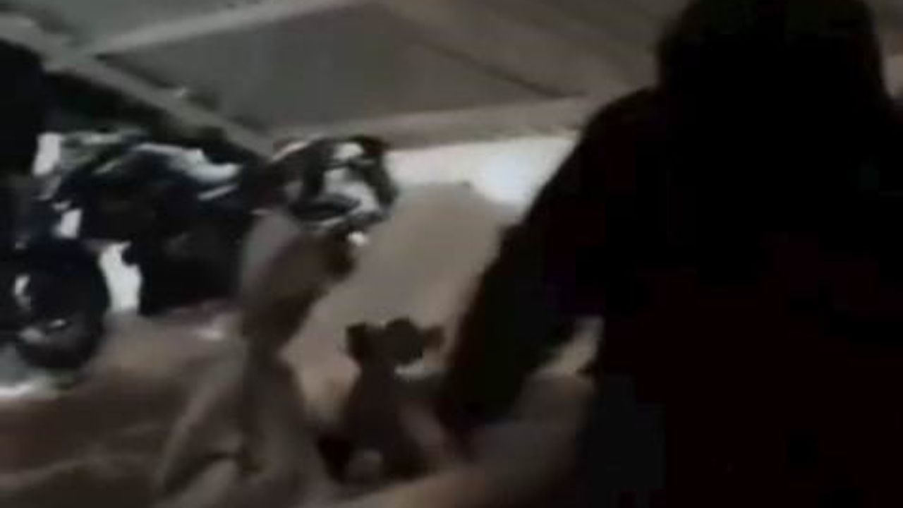 Dicle Üniversitesi yurdunun otopark çatısı kar yükü nedeniyle çöktü — Yaralanma yok