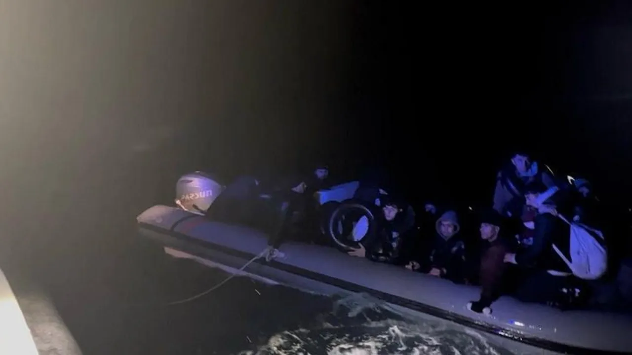 Didim açıklarında 4’ü çocuk 25 düzensiz göçmen Sahil Güvenlik ekiplerince kurtarıldı