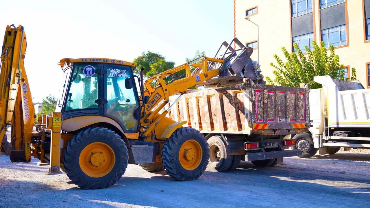 Didim'de 99 km yol düzenlemesi ve 195 bin m² parke taşlı onarım tamamlandı