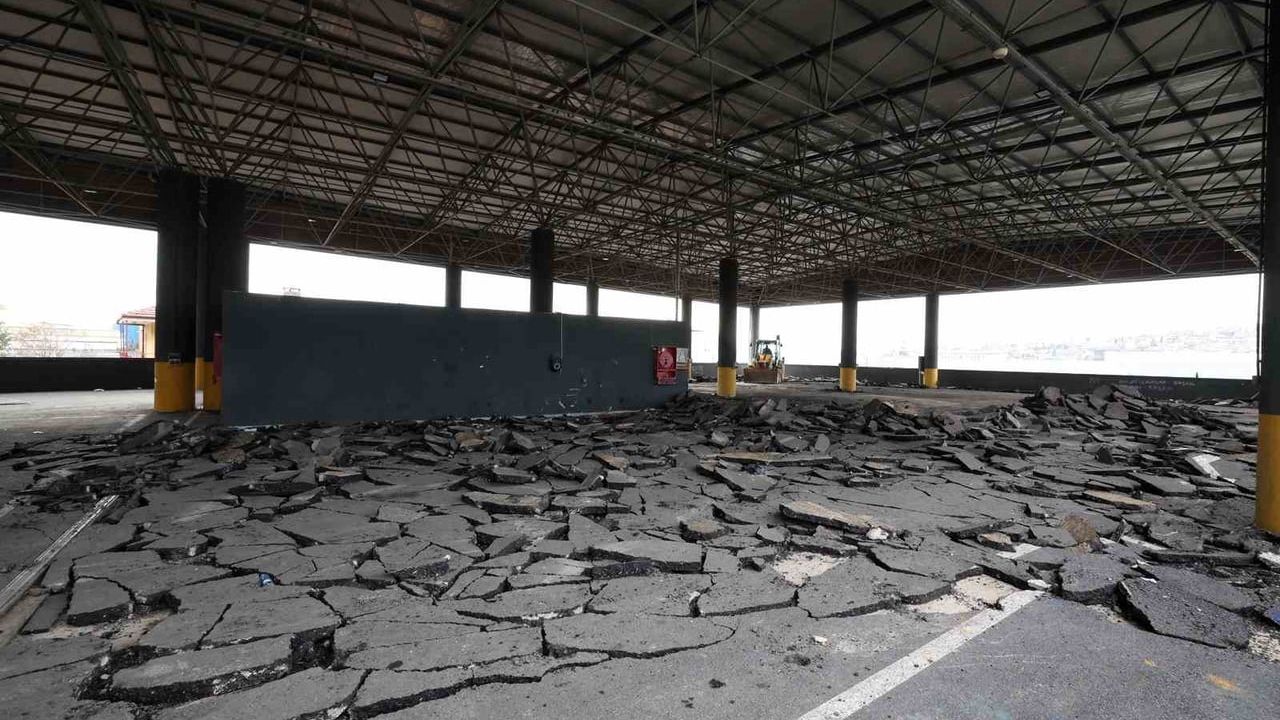 Dilovası'ndaki katlı otopark belediye hizmet binasına dönüştürülüyor