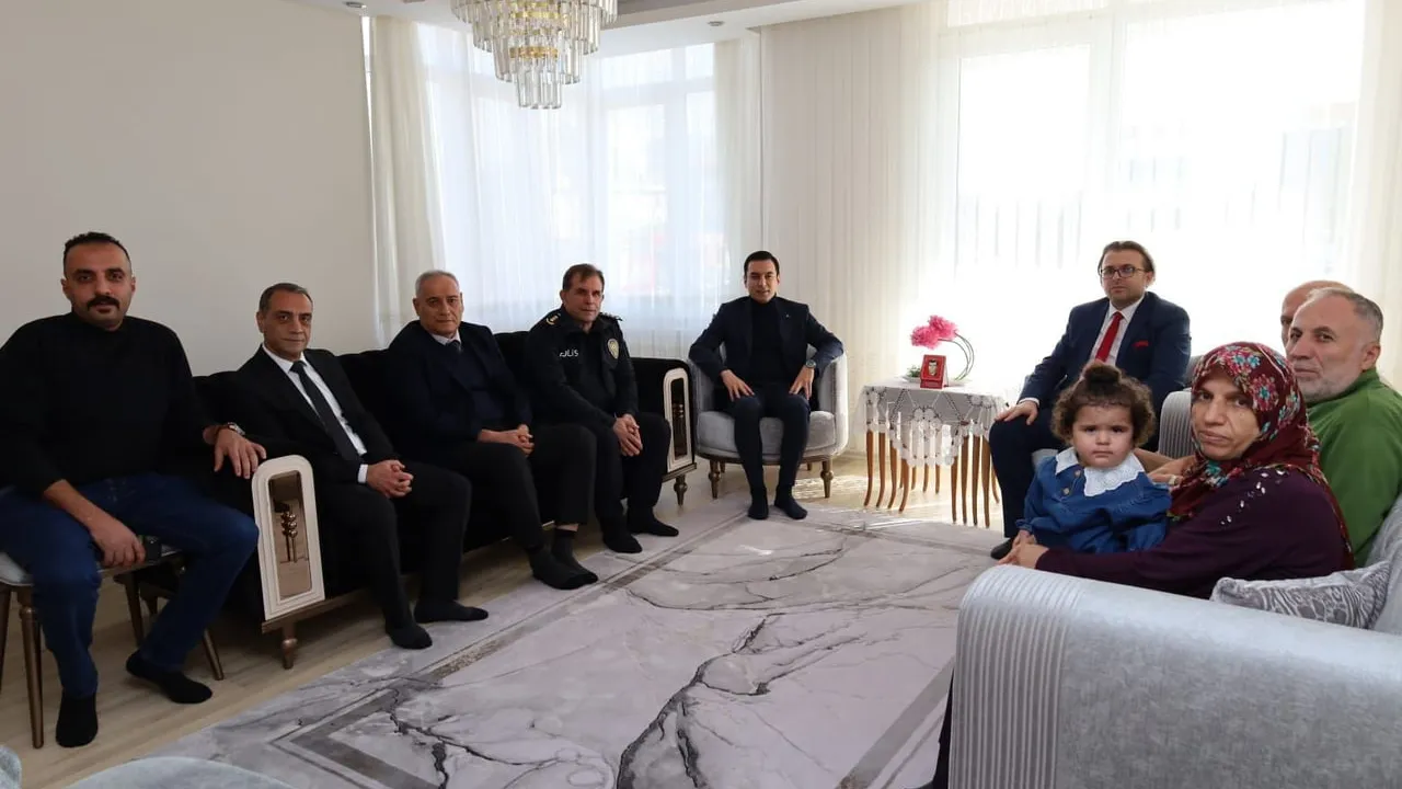 Dinar Kaymakamı Hasan Uğuz, şehit eşi Firdevs İlhan'ı ziyaret etti