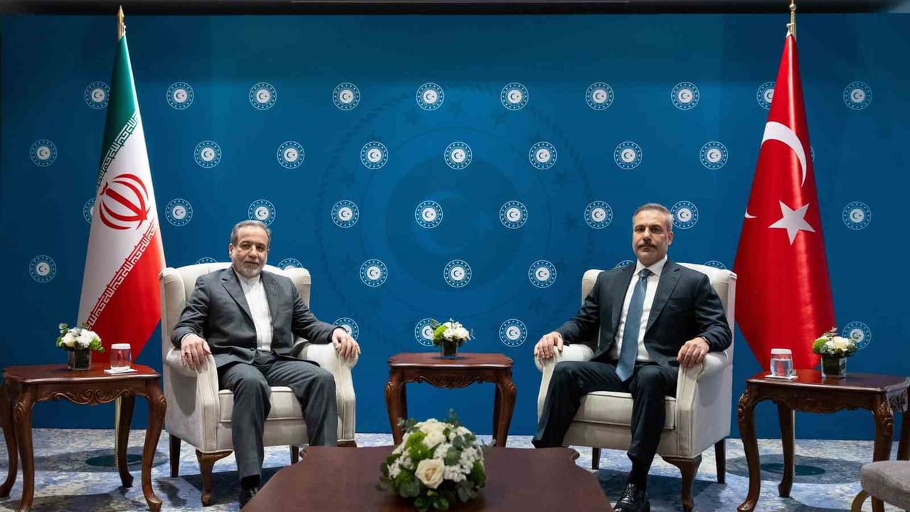Dışişleri Bakanı Hakan Fidan İstanbul'da İranlı Mevkidaşı Abbas Arakçi ile Görüştü
