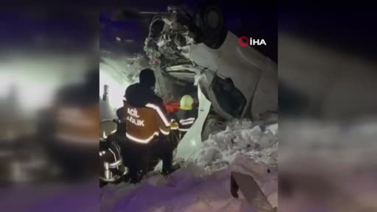 Diyarbakır Bağlar'da şarampole devrilen araçta sıkışan sürücü itfaiye tarafından kurtarıldı