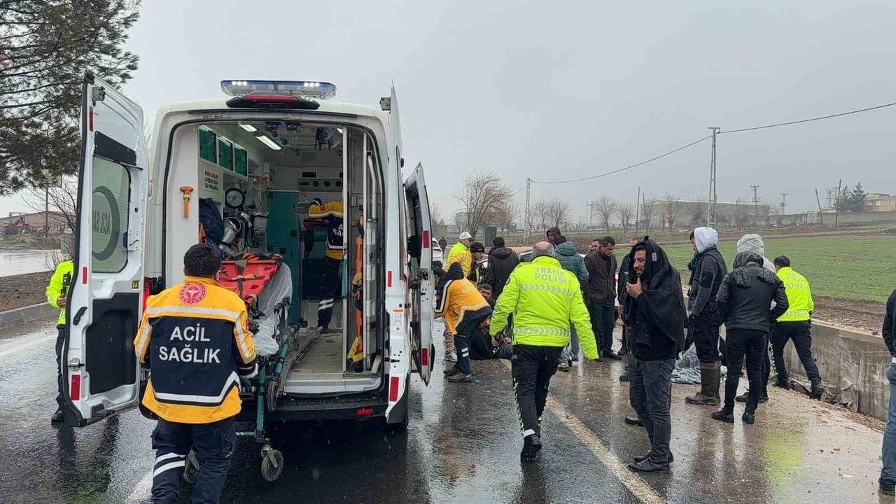 Diyarbakır-Batman Karayolunda Otomobil Duvara Çarptı: 2 Yaralı
