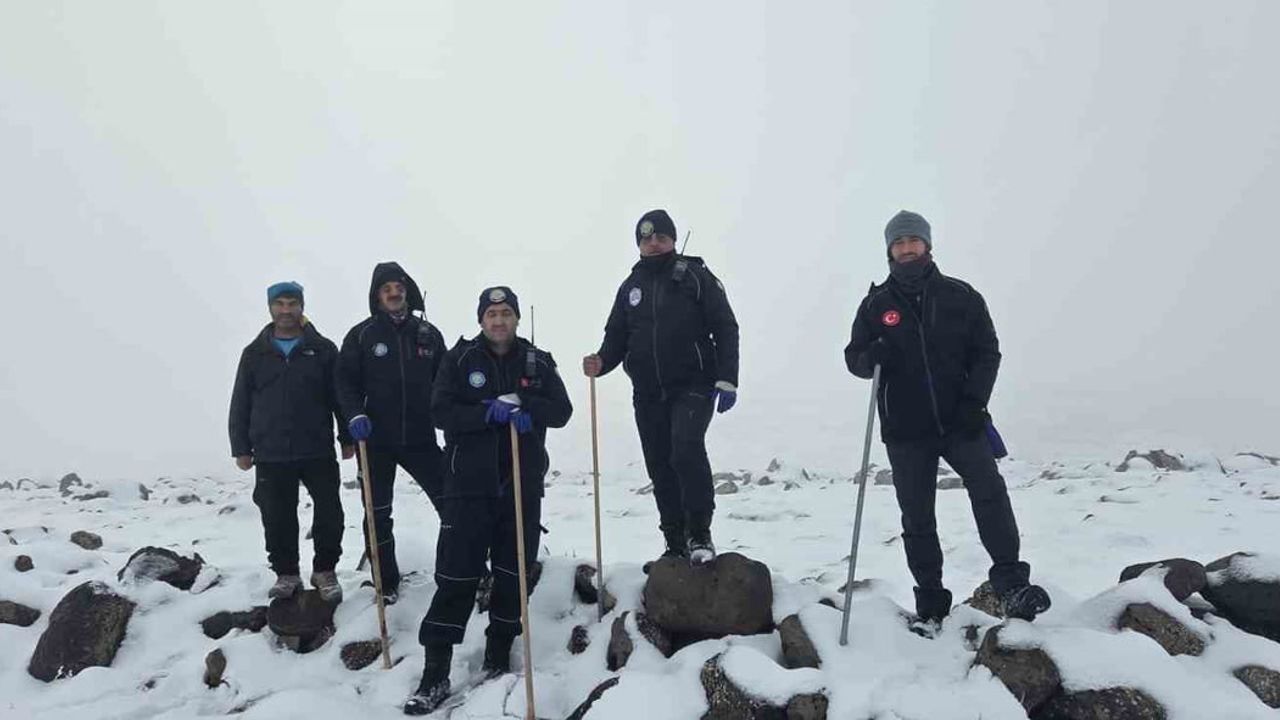 Diyarbakır Çınar'da kayıp şizofreni hastası Nimet Kılıç için termal kamera ve dron destekli arama sürüyor