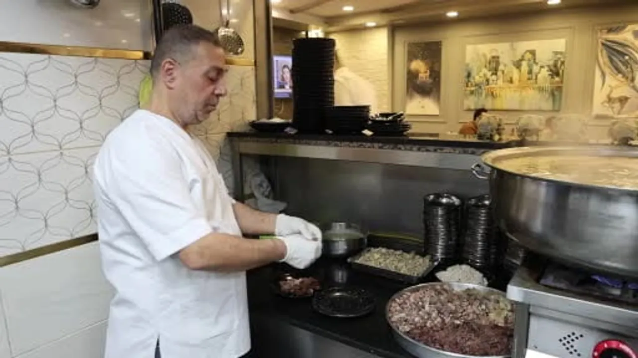 Diyarbakır'da 12 Yıldır Kelle Paça Lokantasında Beslenen 8 Pirana Balığı