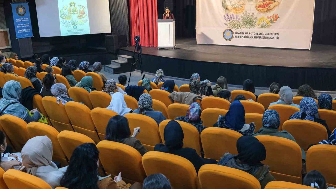 Diyarbakır'da 150 Kadına Tıbbi ve Aromatik Bitki Yetiştiriciliği Katılım Belgeleri Verildi